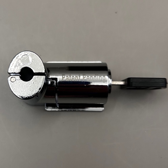 Delta Lock - Peg display security locks (2) NIB - Picture 5 of 6